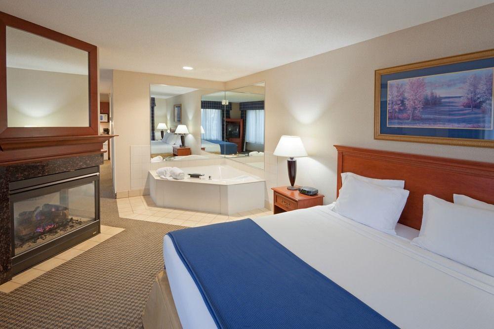 Holiday Inn Express Poughkeepsie By Ihg Exterior photo