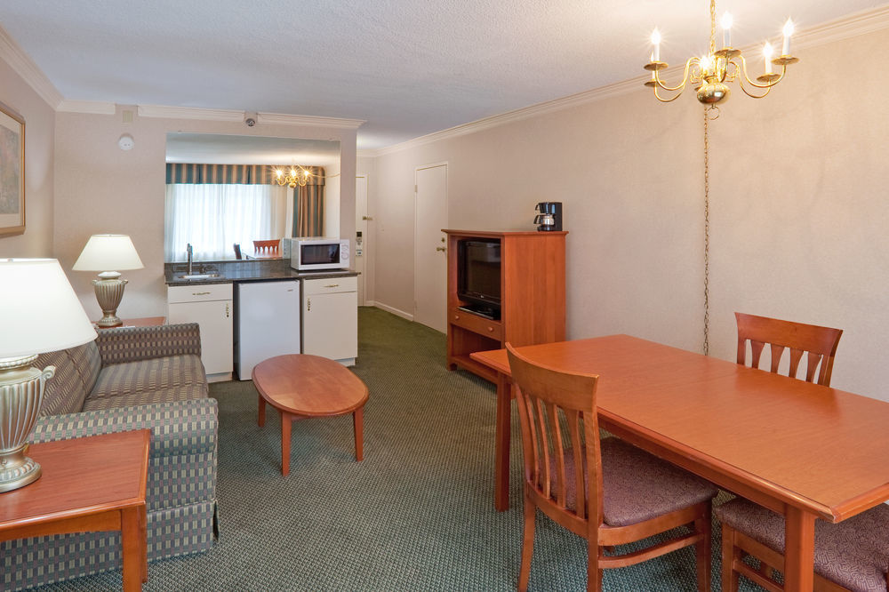 Holiday Inn Express Poughkeepsie By Ihg Exterior photo