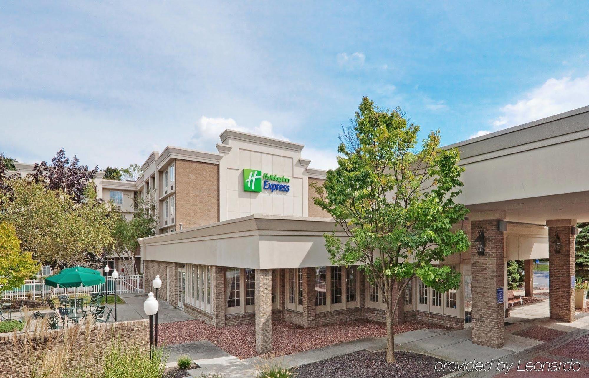 Holiday Inn Express Poughkeepsie By Ihg Exterior photo